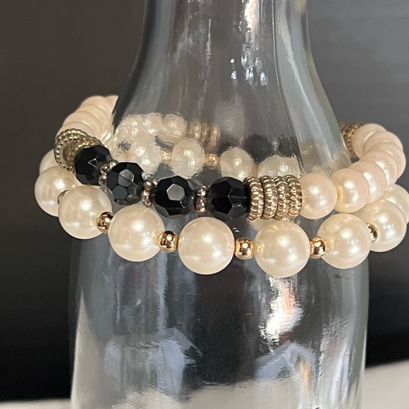 Chic Gold and Black Pearl Bracelet - Picture 4 of 4